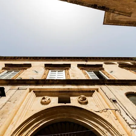 Palazzo Balsamo לינה וארוחת בוקר גאליפולי